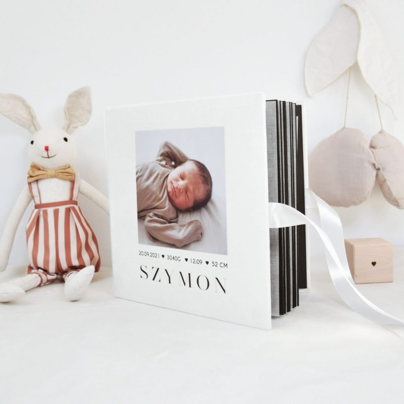 Welurowy album na zdjęcia czarne karty + Twoje zdjęcie ,, Każda chwila ''