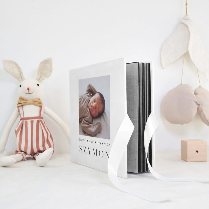 Welurowy album na zdjęcia czarne karty + Twoje zdjęcie ,, Każda chwila ''