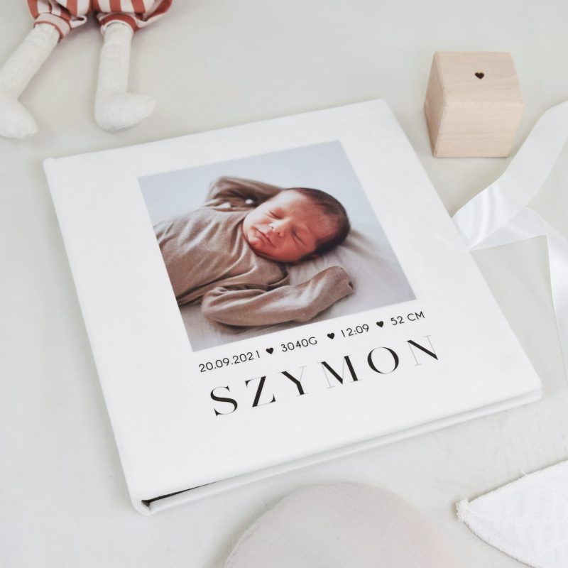 Welurowy album na zdjęcia czarne karty + Twoje zdjęcie ,, Każda chwila ''