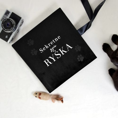 Welurowy album na zdjęcia „Sekretne życie kota”