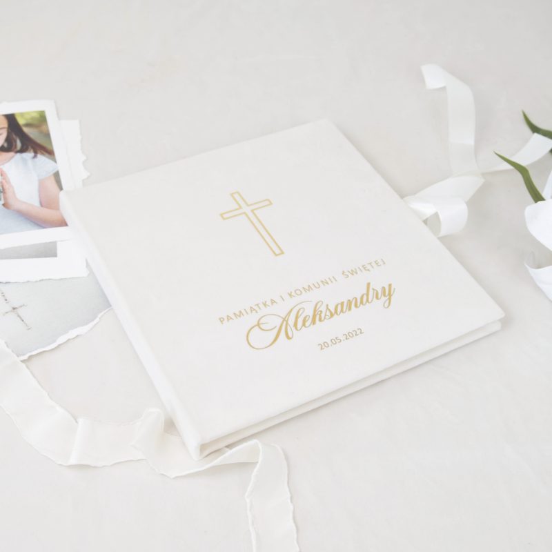 Welurowy album komunijny ,, Anielska Czystość''