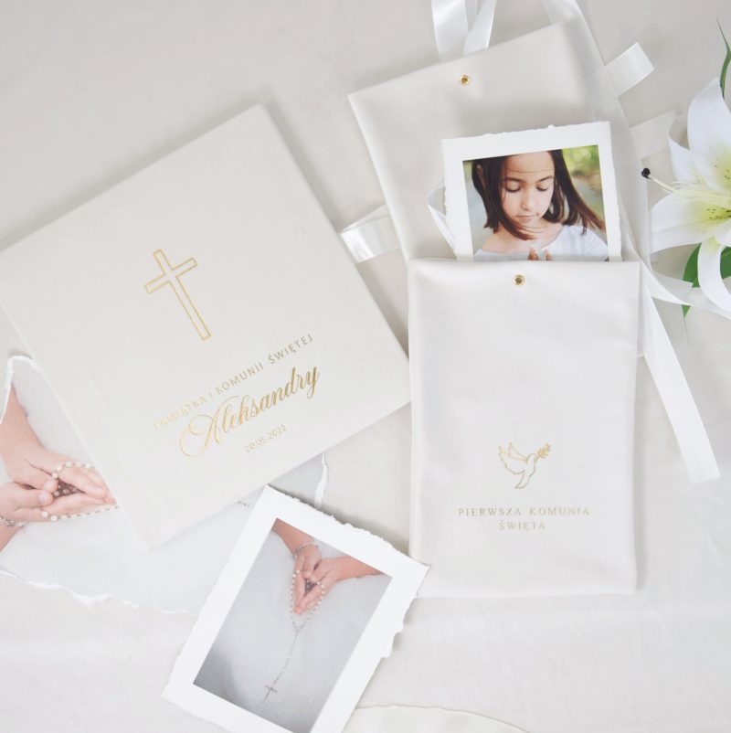 Welurowy album komunijny ,, Anielska Czystość''