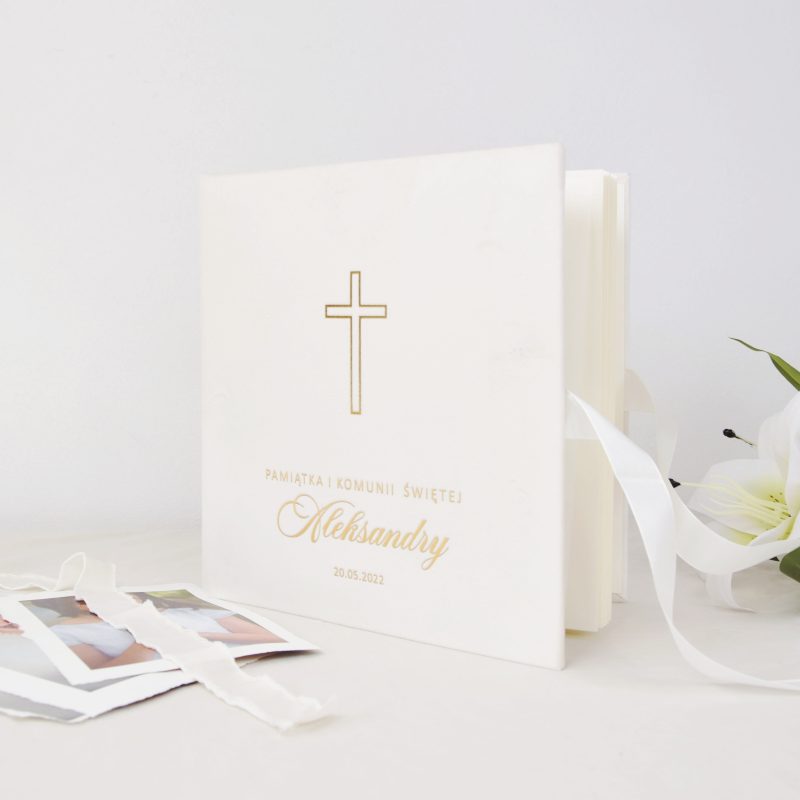 Welurowy album komunijny ,, Anielska Czystość''