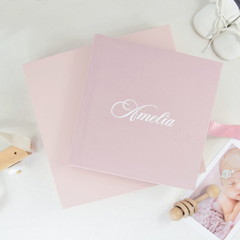 Zestaw album na zdjęcia na chrzest święty + opakowanie ,,Pudrowy Dotyk''