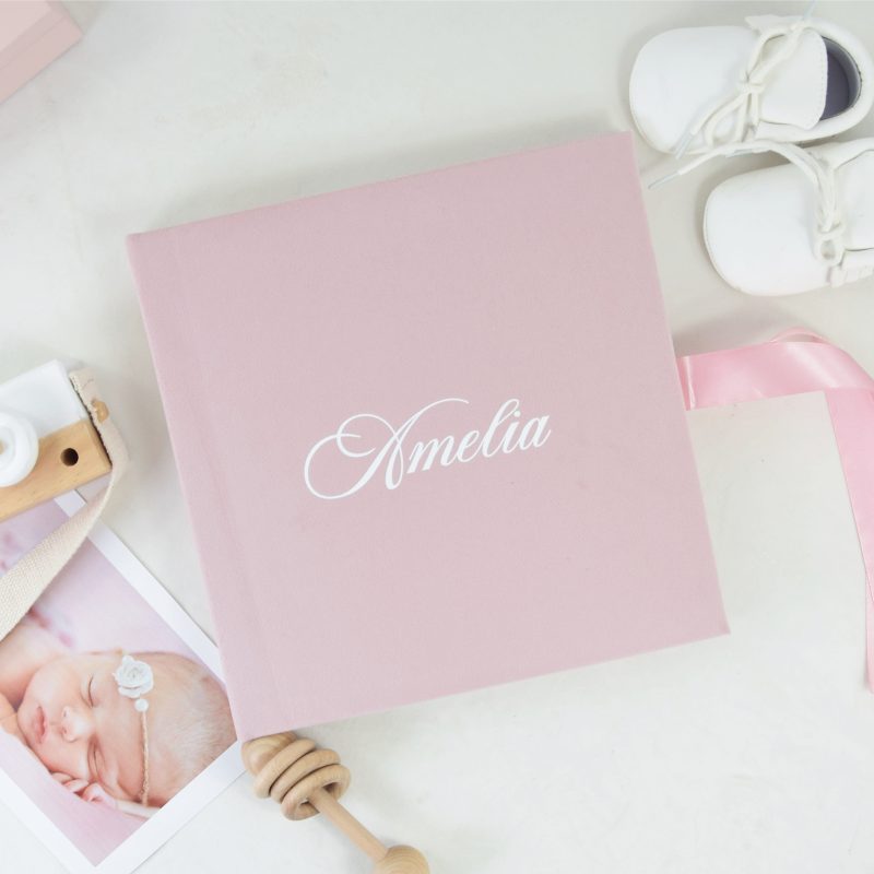 Zestaw album na zdjęcia na chrzest święty + opakowanie ,,Pudrowy Dotyk''
