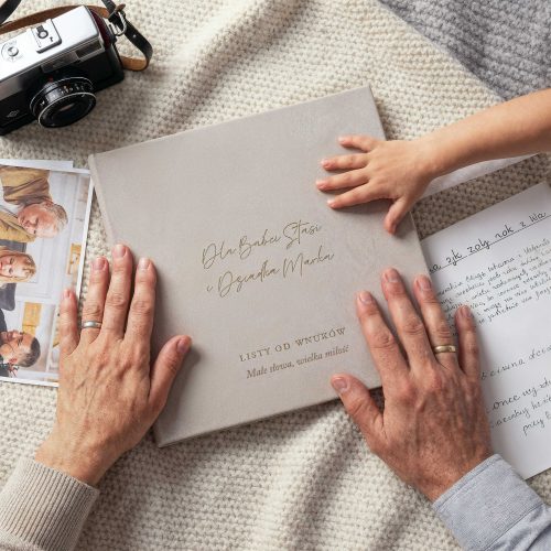 Album na zdjęcia z kopertami dla Babci i Dziadka  – 12 miesięcy - LISTY od wnuków